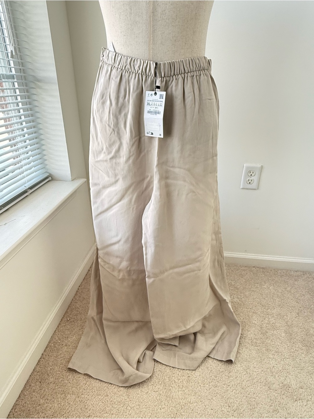 Zara Wide Leg Pants in Light Beige - Picture 2 of 10